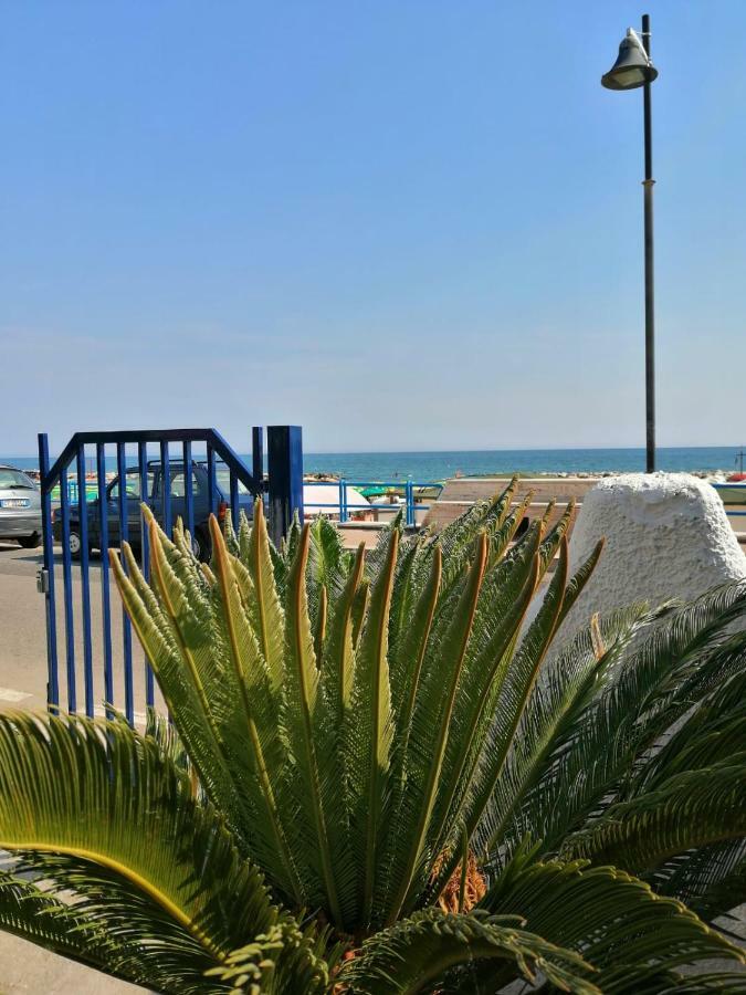 Monolocale Tirreno Studio Seafront Формия Экстерьер фото